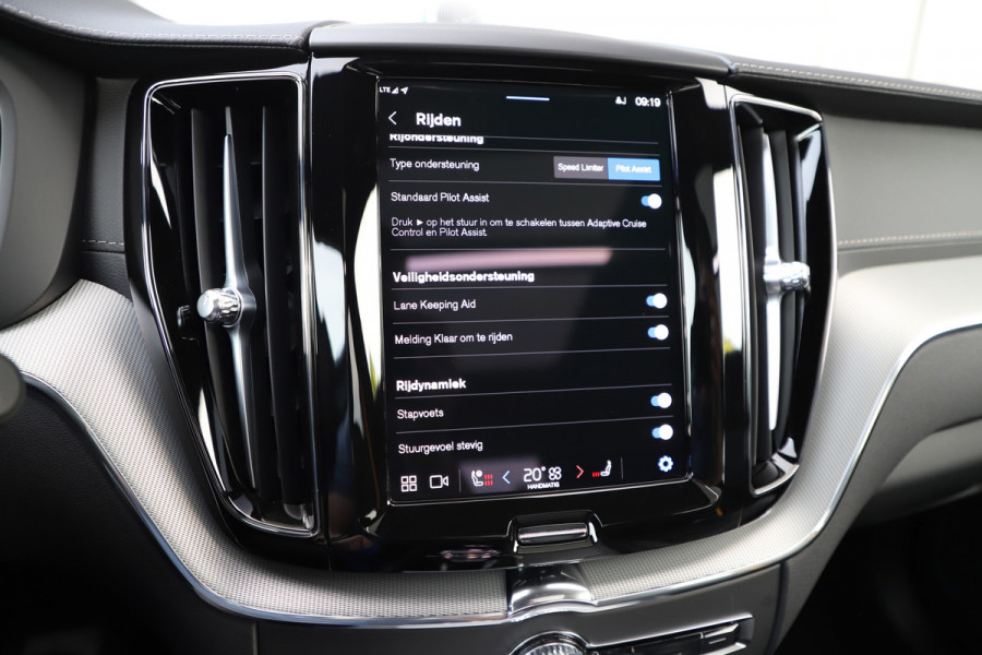 Volvo XC60 2.0 T8 AWD Polestar Engineered | 455PK | Heico | Pano | Keyles-go | Head-up | Bowers&wilkins | Memory | Stuurwielverw. | NL-Auto