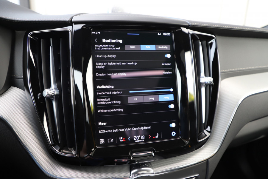 Volvo XC60 2.0 T8 AWD Polestar Engineered | 455PK | Heico | Pano | Keyles-go | Head-up | Bowers&wilkins | Memory | Stuurwielverw. | NL-Auto