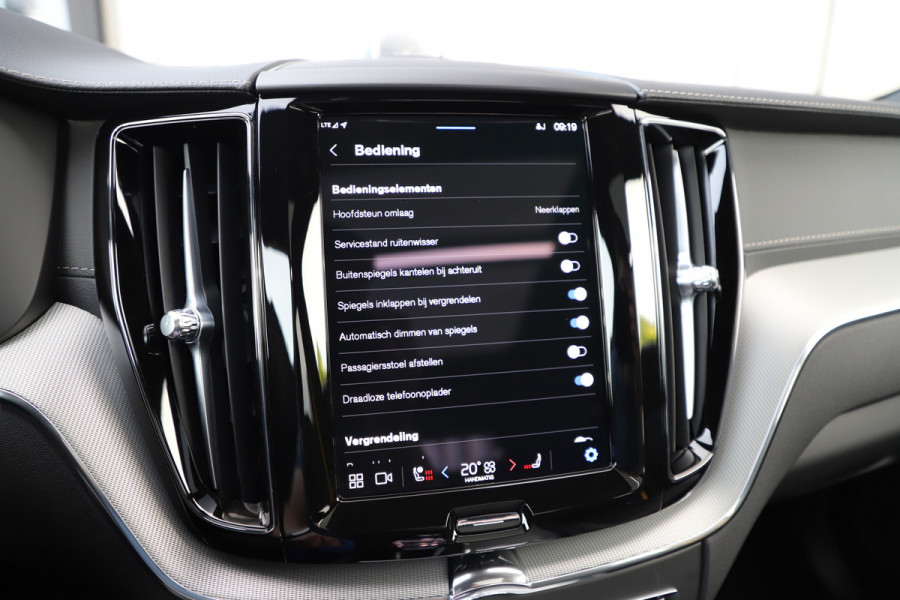 Volvo XC60 2.0 T8 AWD Polestar Engineered | 455PK | Heico | Pano | Keyles-go | Head-up | Bowers&wilkins | Memory | Stuurwielverw. | NL-Auto