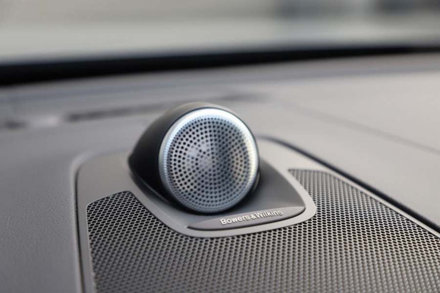 Volvo XC60 2.0 T8 AWD Polestar Engineered | 455PK | Heico | Pano | Keyles-go | Head-up | Bowers&wilkins | Memory | Stuurwielverw. | NL-Auto