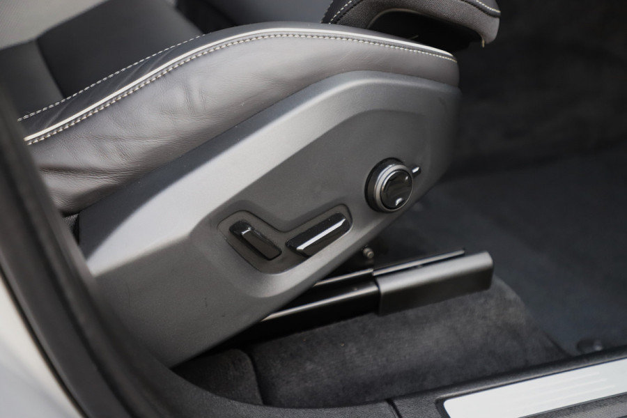 Volvo XC60 2.0 T8 AWD Polestar Engineered | 455PK | Heico | Pano | Keyles-go | Head-up | Bowers&wilkins | Memory | Stuurwielverw. | NL-Auto