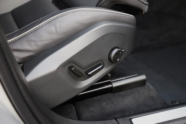 Volvo XC60 2.0 T8 AWD Polestar Engineered | 455PK | Heico | Pano | Keyles-go | Head-up | Bowers&wilkins | Memory | Stuurwielverw. | NL-Auto