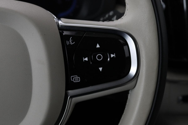 Volvo XC60 2.0 T6 Recharge AWD Inscription | Panoramadak | Trekhaak | Stoel & stuurverwarming | Leder | Carplay | Memory | Keyless | Full LED