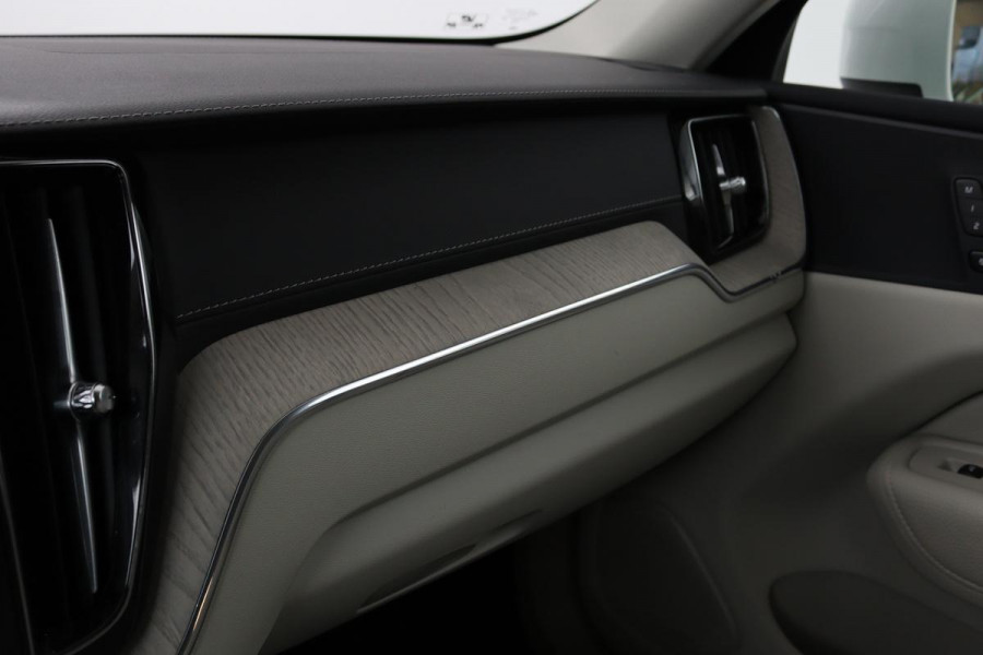 Volvo XC60 2.0 T6 Recharge AWD Inscription | Panoramadak | Trekhaak | Stoel & stuurverwarming | Leder | Carplay | Memory | Keyless | Full LED