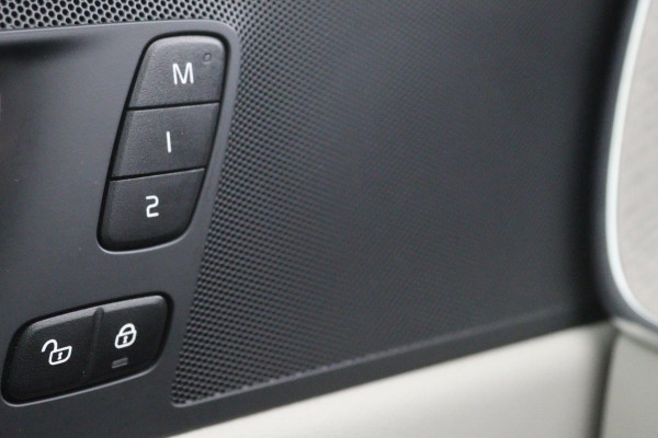 Volvo XC60 2.0 T6 Recharge AWD Inscription | Panoramadak | Trekhaak | Stoel & stuurverwarming | Leder | Carplay | Memory | Keyless | Full LED