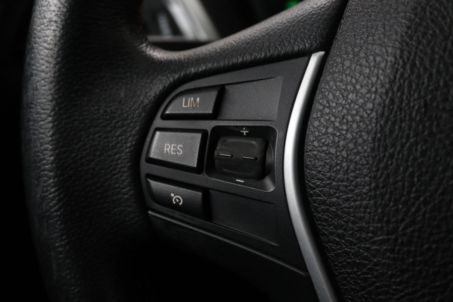 BMW 1-serie 118i Sport Line Edition | Full LED | Sportstoelen | Navigatie | Climate control | Parkeerhulp | Cruise control