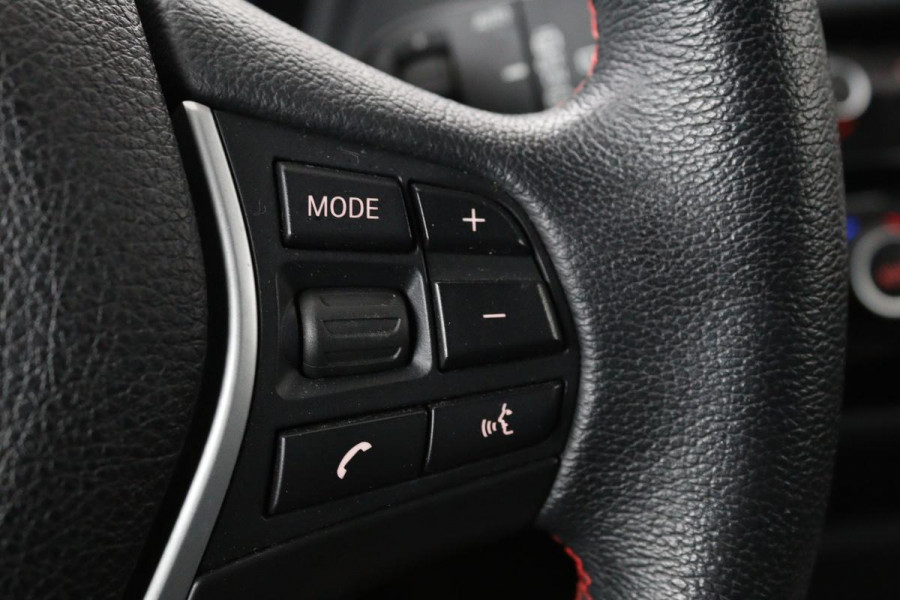 BMW 1-serie 118i Sport Line Edition | Full LED | Sportstoelen | Navigatie | Climate control | Parkeerhulp | Cruise control