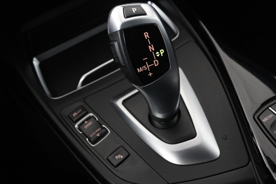 BMW 1-serie 118i Sport Line Edition | Full LED | Sportstoelen | Navigatie | Climate control | Parkeerhulp | Cruise control