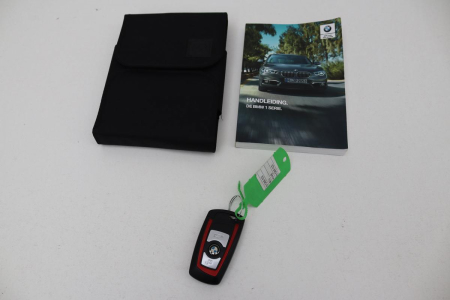 BMW 1-serie 118i Sport Line Edition | Full LED | Sportstoelen | Navigatie | Climate control | Parkeerhulp | Cruise control