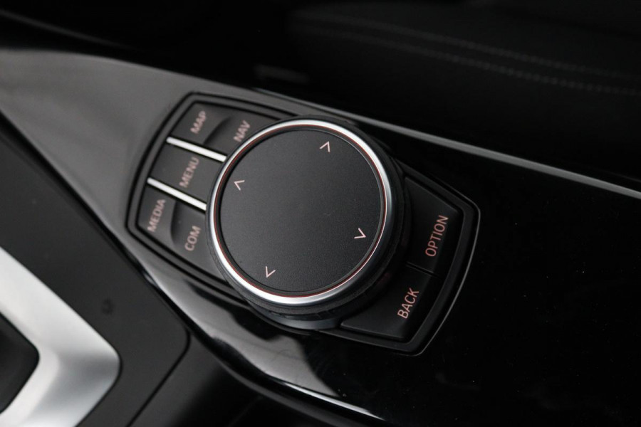 BMW 1-serie 118i Sport Line Edition | Full LED | Sportstoelen | Navigatie | Climate control | Parkeerhulp | Cruise control