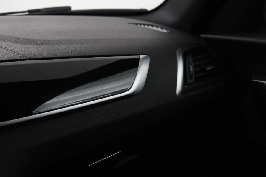 BMW 1-serie 118i Sport Line Edition | Full LED | Sportstoelen | Navigatie | Climate control | Parkeerhulp | Cruise control