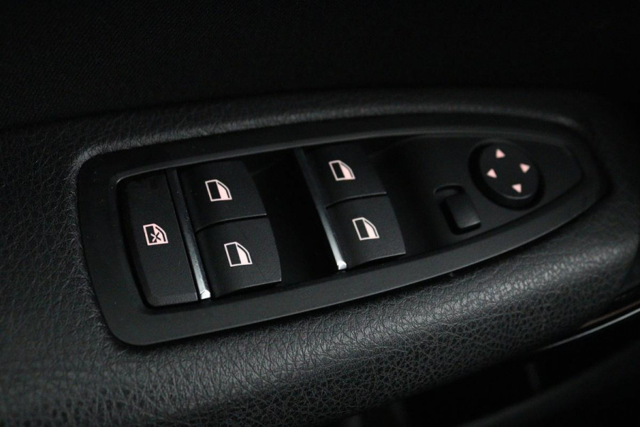 BMW 1-serie 118i Sport Line Edition | Full LED | Sportstoelen | Navigatie | Climate control | Parkeerhulp | Cruise control