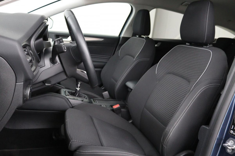 Ford Focus 1.5 EcoBoost Titanium | Stoel & stuurverwarming | Adaptive cruise | Full LED | Camera | Trekhaak | Carplay | Climate control