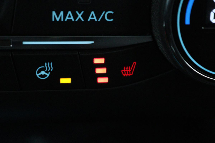 Ford Focus 1.5 EcoBoost Titanium | Stoel & stuurverwarming | Adaptive cruise | Full LED | Camera | Trekhaak | Carplay | Climate control