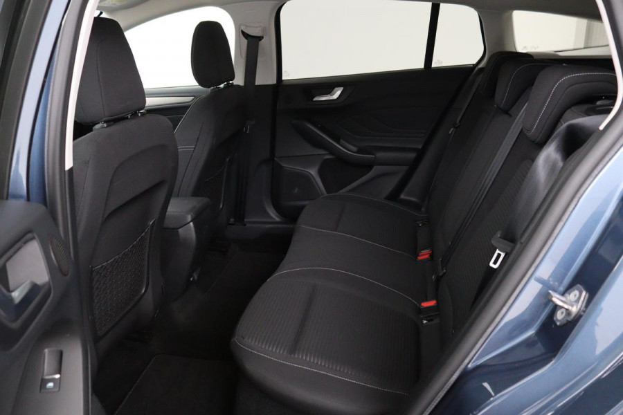 Ford Focus 1.5 EcoBoost Titanium | Stoel & stuurverwarming | Adaptive cruise | Full LED | Camera | Trekhaak | Carplay | Climate control