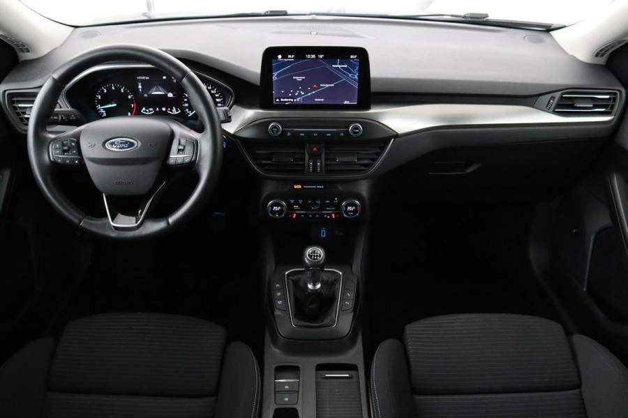 Ford Focus 1.5 EcoBoost Titanium | Stoel & stuurverwarming | Adaptive cruise | Full LED | Camera | Trekhaak | Carplay | Climate control