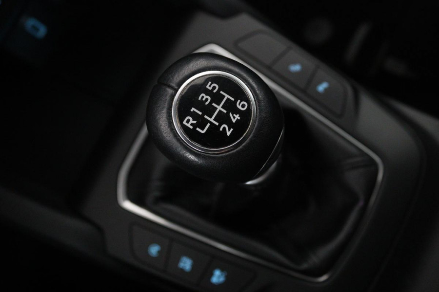 Ford Focus 1.5 EcoBoost Titanium | Stoel & stuurverwarming | Adaptive cruise | Full LED | Camera | Trekhaak | Carplay | Climate control