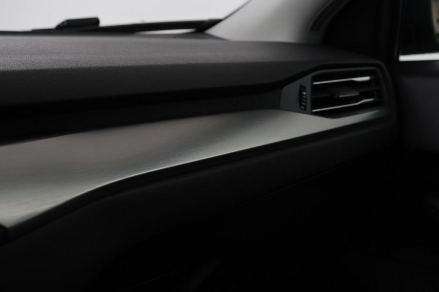 Ford Focus 1.5 EcoBoost Titanium | Stoel & stuurverwarming | Adaptive cruise | Full LED | Camera | Trekhaak | Carplay | Climate control