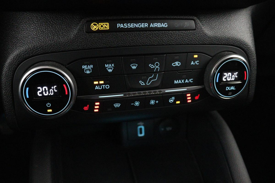 Ford Focus 1.5 EcoBoost Titanium | Stoel & stuurverwarming | Adaptive cruise | Full LED | Camera | Trekhaak | Carplay | Climate control