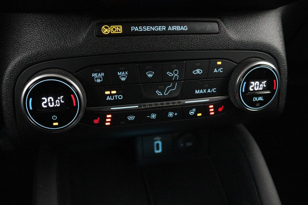 Ford Focus 1.5 EcoBoost Titanium | Stoel & stuurverwarming | Adaptive cruise | Full LED | Camera | Trekhaak | Carplay | Climate control
