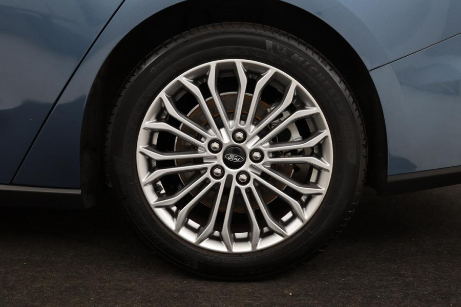 Ford Focus 1.5 EcoBoost Titanium | Stoel & stuurverwarming | Adaptive cruise | Full LED | Camera | Trekhaak | Carplay | Climate control