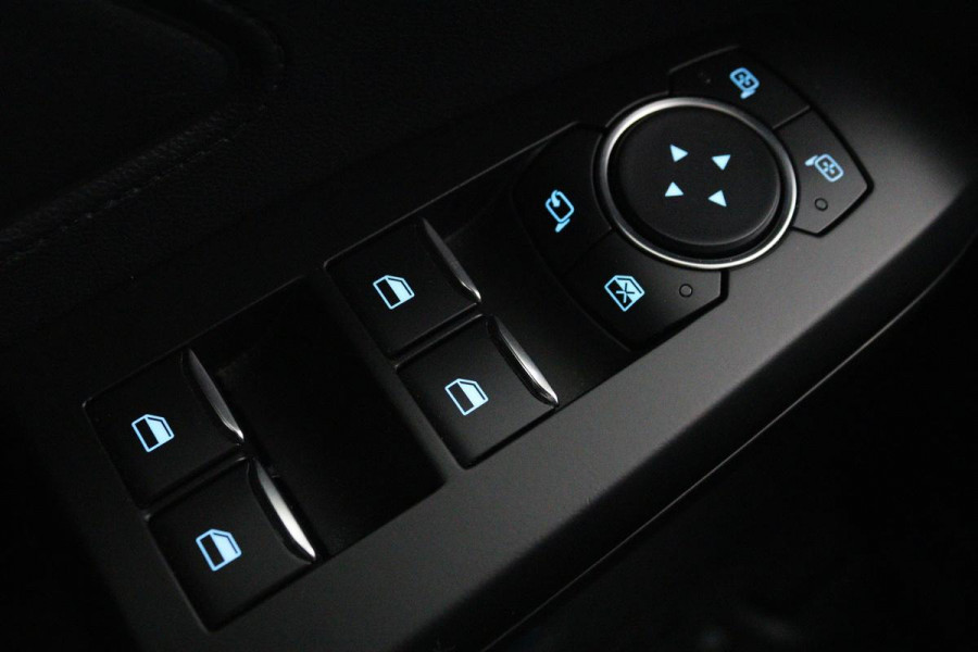 Ford Focus 1.5 EcoBoost Titanium | Stoel & stuurverwarming | Adaptive cruise | Full LED | Camera | Trekhaak | Carplay | Climate control