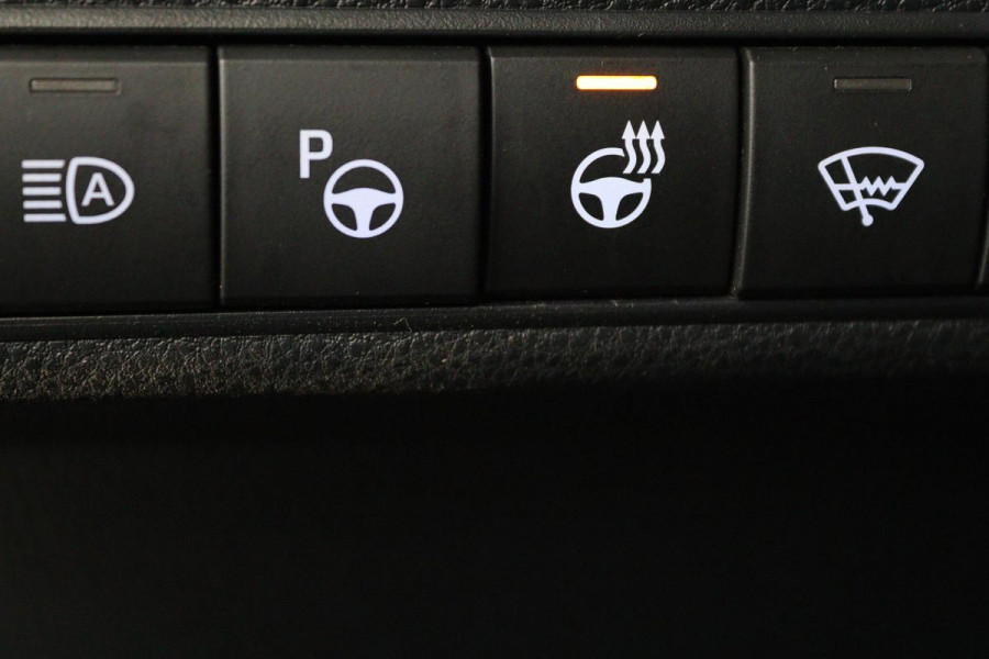 Toyota Corolla 1.8 Hybrid Business Plus | Stoelverwarming | Trekhaak | Adaptive cruise | Camera | Carplay | Full LED | Navigatie | Climate control | Stuurverwarning