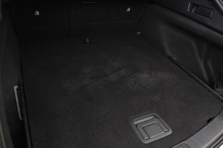 Toyota Corolla 1.8 Hybrid Business Plus | Stoelverwarming | Trekhaak | Adaptive cruise | Camera | Carplay | Full LED | Navigatie | Climate control | Stuurverwarning