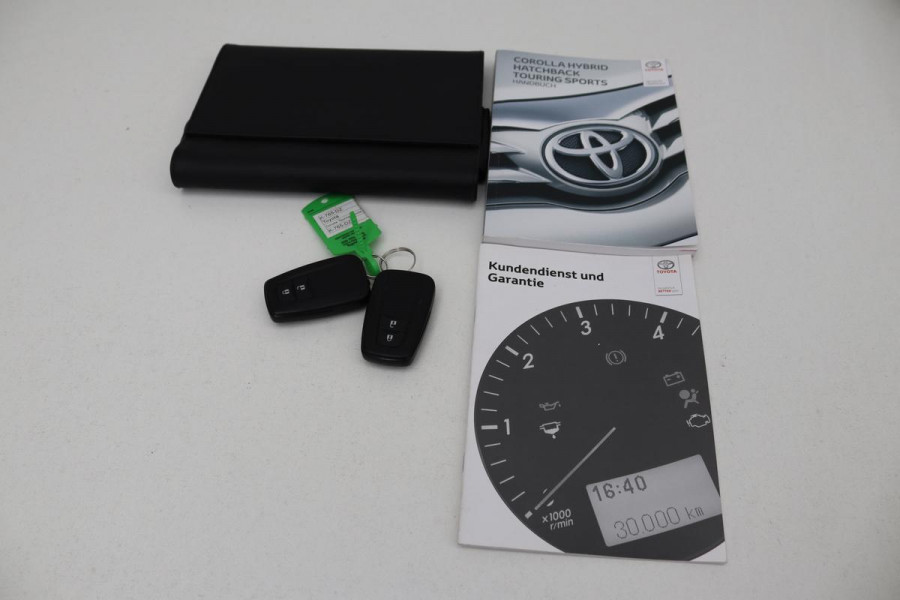 Toyota Corolla 1.8 Hybrid Business Plus | Stoelverwarming | Trekhaak | Adaptive cruise | Camera | Carplay | Full LED | Navigatie | Climate control | Stuurverwarning