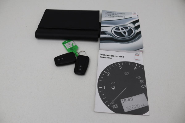 Toyota Corolla 1.8 Hybrid Business Plus | Stoelverwarming | Trekhaak | Adaptive cruise | Camera | Carplay | Full LED | Navigatie | Climate control | Stuurverwarning