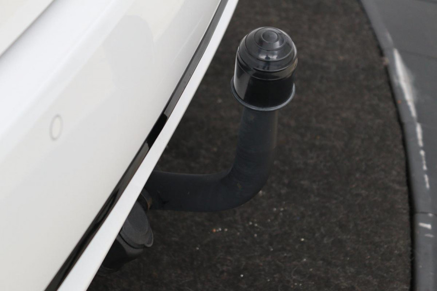 Toyota Corolla 1.8 Hybrid Business Plus | Stoelverwarming | Trekhaak | Adaptive cruise | Camera | Carplay | Full LED | Navigatie | Climate control | Stuurverwarning