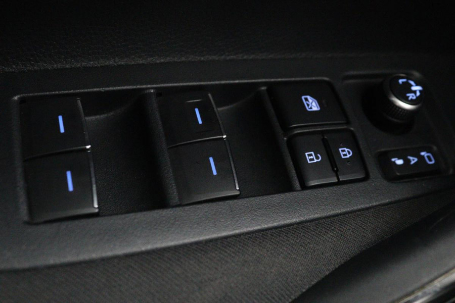 Toyota Corolla 1.8 Hybrid Business Plus | Stoelverwarming | Trekhaak | Adaptive cruise | Camera | Carplay | Full LED | Navigatie | Climate control | Stuurverwarning
