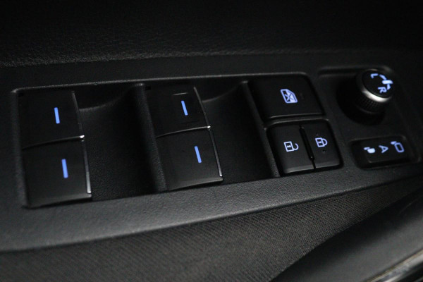 Toyota Corolla 1.8 Hybrid Business Plus | Stoelverwarming | Trekhaak | Adaptive cruise | Camera | Carplay | Full LED | Navigatie | Climate control | Stuurverwarning