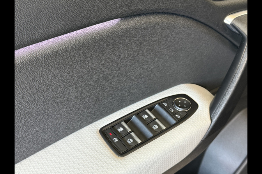 Renault Captur 1.3 TCe 140PK Intens | Groot Navi | ACC | Bose | Stoel, stuur en voorruitverwarming | Camera | Dealer onderhouden!