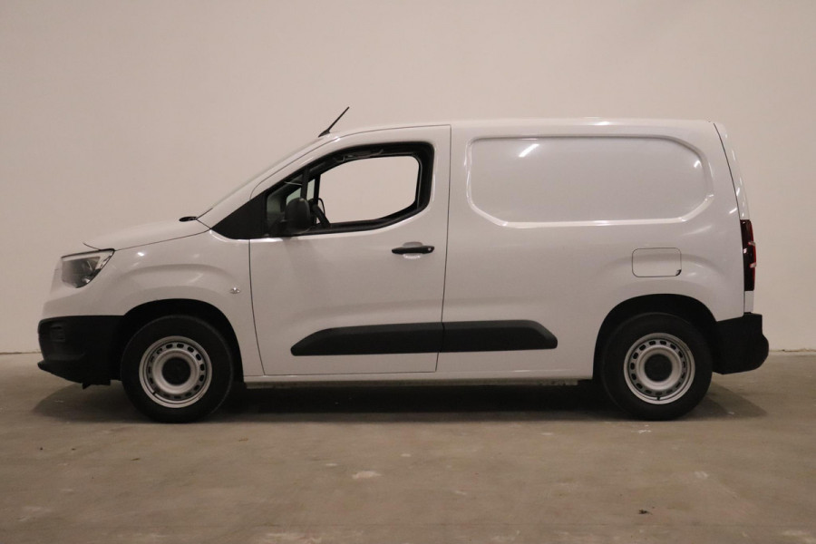 Opel Combo 1.5D 102pk L1H1 3-zits Navigatie Trekhaak Airco Parkeer sensoren Betimmering