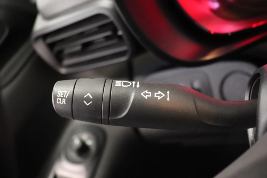 Opel Combo 1.5D 102pk L1H1 3-zits Navigatie Trekhaak Airco Parkeer sensoren Betimmering