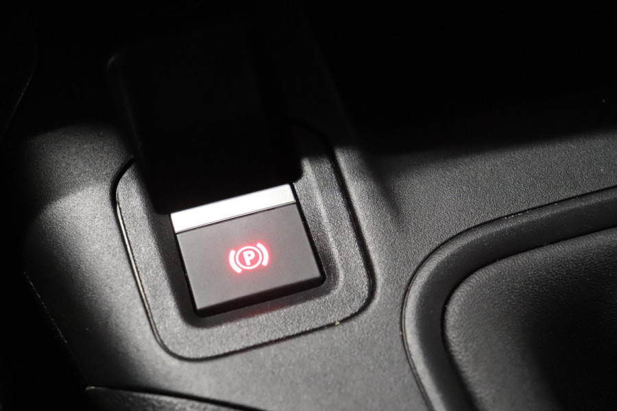 Opel Combo 1.5D 102pk L1H1 3-zits Navigatie Trekhaak Airco Parkeer sensoren Betimmering