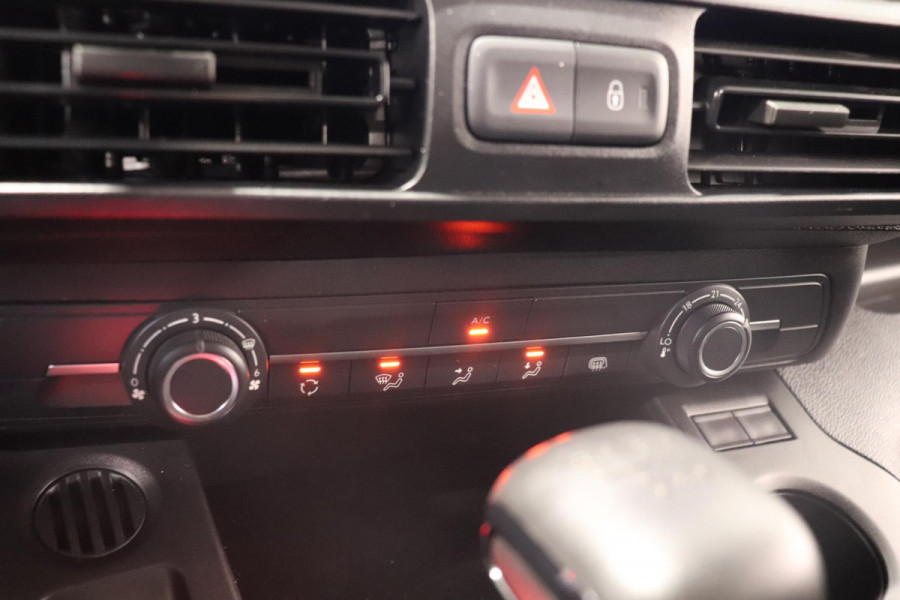 Opel Combo 1.5D 102pk L1H1 3-zits Navigatie Trekhaak Airco Parkeer sensoren Betimmering