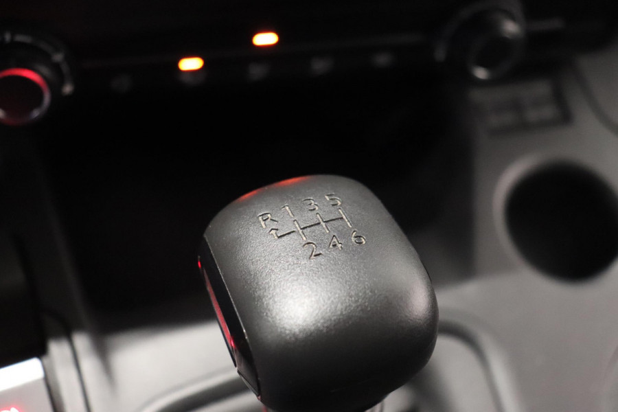 Opel Combo 1.5D 102pk L1H1 3-zits Navigatie Trekhaak Airco Parkeer sensoren Betimmering