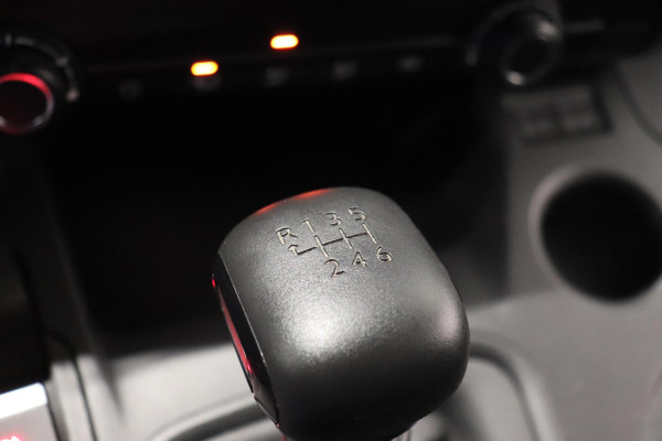 Opel Combo 1.5D 102pk L1H1 3-zits Navigatie Trekhaak Airco Parkeer sensoren Betimmering