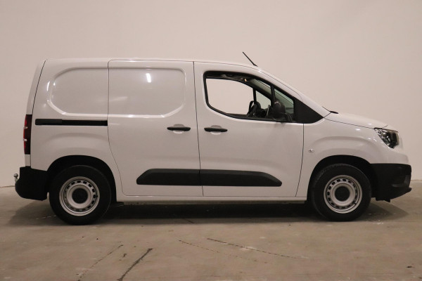 Opel Combo 1.5D 102pk L1H1 3-zits Navigatie Trekhaak Airco Parkeer sensoren Betimmering