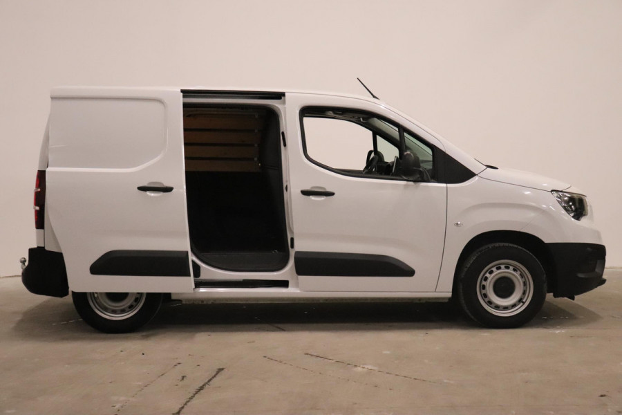Opel Combo 1.5D 102pk L1H1 3-zits Navigatie Trekhaak Airco Parkeer sensoren Betimmering