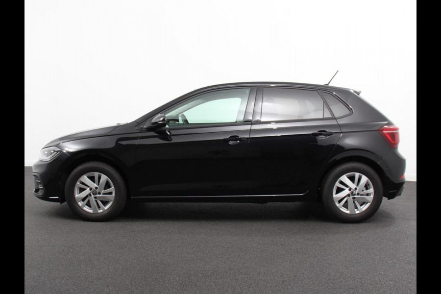 Volkswagen Polo 1.0 TSI 110pk DSG Style Navigatie Apple Carplay/ Android Auto Parkeersensoren Adaptive Cruise Control Blind Spot Assist Stoelverwarming Ledverlichting Climate Control