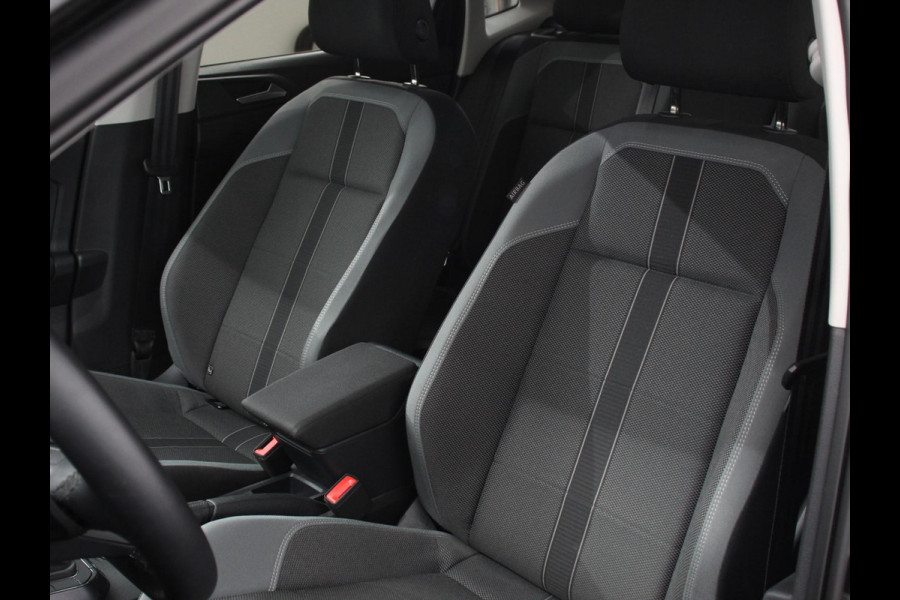 Volkswagen Polo 1.0 TSI 110pk DSG Style Navigatie Apple Carplay/ Android Auto Parkeersensoren Adaptive Cruise Control Blind Spot Assist Stoelverwarming Ledverlichting Climate Control