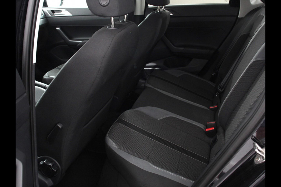 Volkswagen Polo 1.0 TSI 110pk DSG Style Navigatie Apple Carplay/ Android Auto Parkeersensoren Adaptive Cruise Control Blind Spot Assist Stoelverwarming Ledverlichting Climate Control
