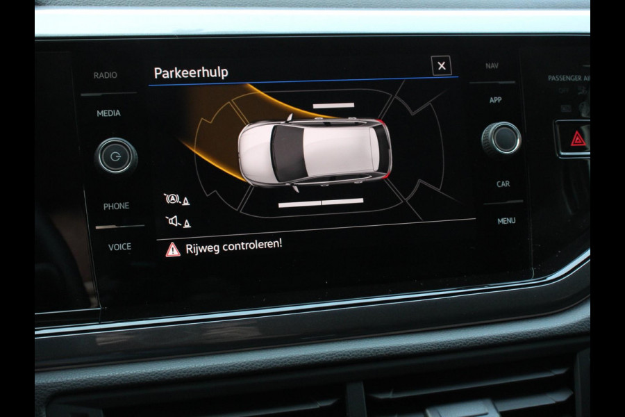 Volkswagen Polo 1.0 TSI 110pk DSG Style Navigatie Apple Carplay/ Android Auto Parkeersensoren Adaptive Cruise Control Blind Spot Assist Stoelverwarming Ledverlichting Climate Control
