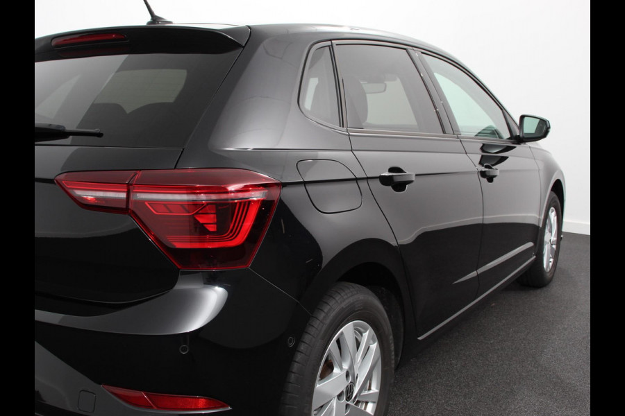 Volkswagen Polo 1.0 TSI 110pk DSG Style Navigatie Apple Carplay/ Android Auto Parkeersensoren Adaptive Cruise Control Blind Spot Assist Stoelverwarming Ledverlichting Climate Control