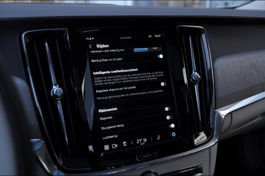 Volvo V90 T6 350PK Automaat Ultra Bright / Stoelmassage / Stoelventilatie en verwarming / Luchtvering / 360 Camera / Nappaleder / Head-up display / Apple Carplay / BLIS /