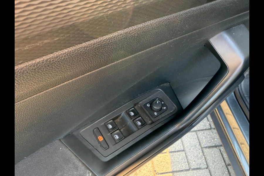 Volkswagen T-Roc 1.0 TSI Style | ACC | DAB | PDC | Stoelverw.