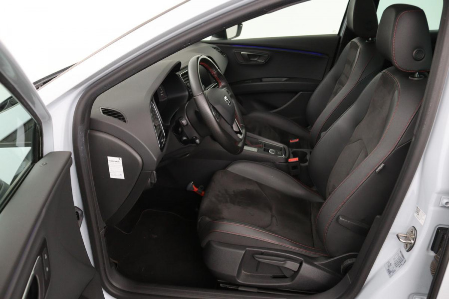 Seat Leon 1.5 TSI FR Ultimate Edition Black | Panoramadak | Stoelverwarming | BEATS Pack | Carplay | Adaptive cruise | Navigatie | Keyless | Full LED